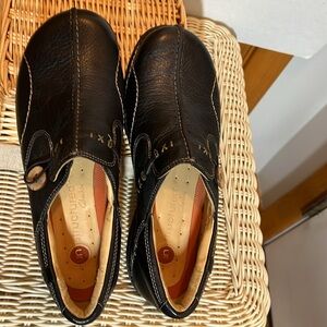 Clarks Artisan Unstructured Shoes Women's 7M Black Leather Button Loop Slip On